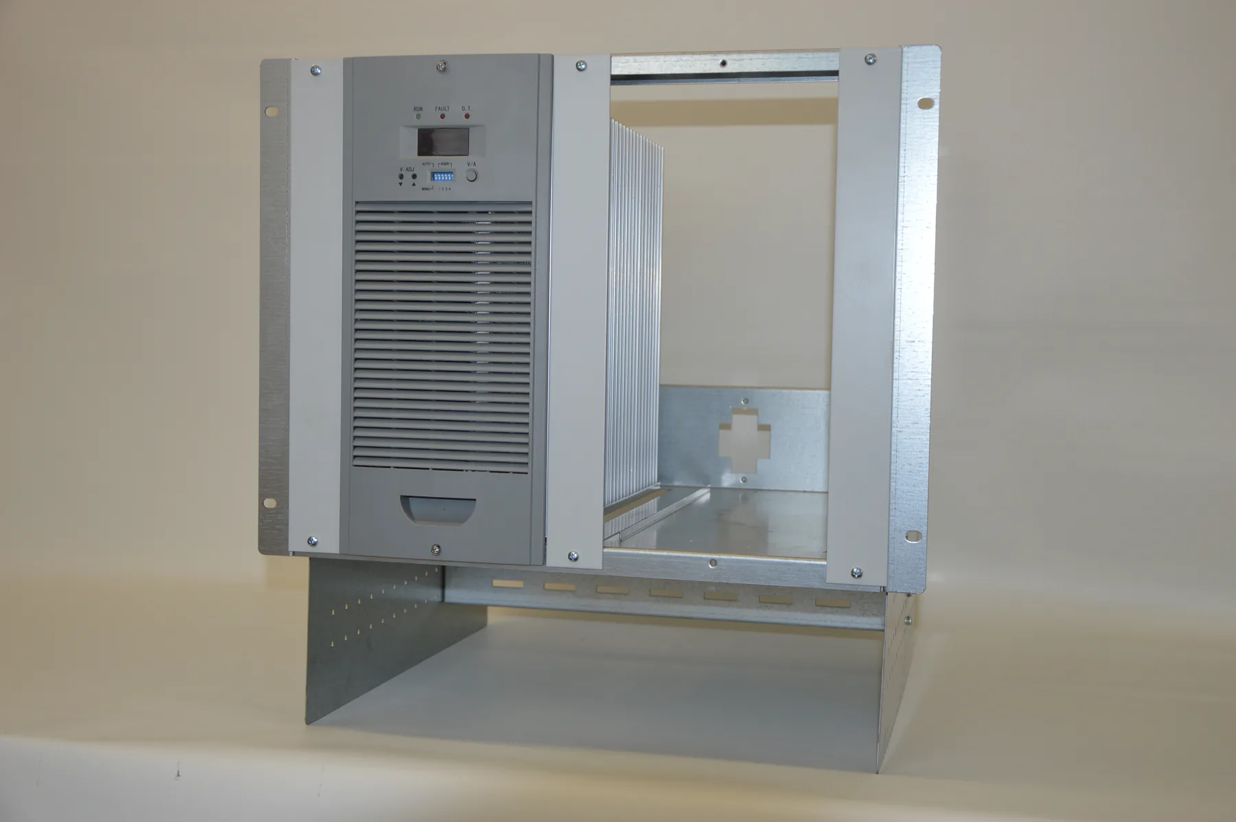 Baugruppenträger mit MT-Gleichrichtermodul von vorne